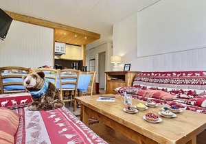 100m from resort center, 2nd floor, balcony, tv, ski locker, 65m², Tignes