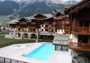 150m from shops, 2nd floor, view swimming pool, fitness, swimming pool, balcony, tv, ski locker