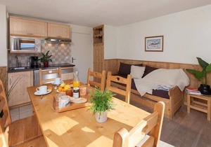 200m from resort center, 3rd floor, balcony, tv, ski locker, 40m², Serre Chevalier