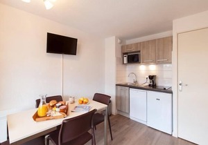 200m from resort center, 5th floor, balcony, tv, ski locker, 25m², Serre Chevalier