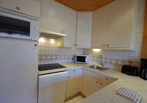 20m from resort center, 2nd floor, view lake, balcony, tv, ski locker, 53m², Tignes