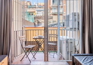 4-bedroom Apartment in Sagrada Familia!