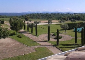 Le Grand Logisson on the Valensole plateau
