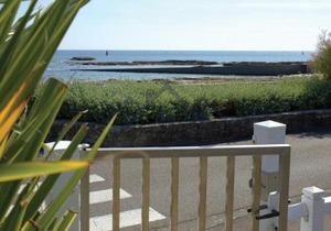 LocaLise - Maison E2 au Guilvinec - A 20m de la mer avec jardin et piscine - Tout à pied, plage, port, centre commerces, marché - Wifi inclus - Vue mer de la chambre - Animaux bienvenus - Linge de lit inclus