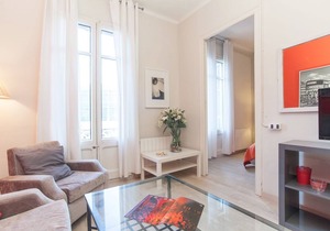 SF An apartment 300 meters from the Sagrada Familia temple - FREE WIFI