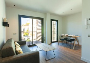 Sunny apartment with balcony in Gràcia with optional parking for 4