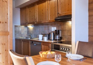 Wifi, 150m from shops, swimming pool, sauna, hammam, balcony, fireplace or stove, tv, ski locker
