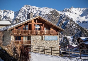 Wifi, 150m from shops, swimming pool, sauna, hammam, balcony, fireplace or stove, tv, ski locker