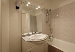Wifi, 50m from resort center, 4th floor, balcony, parking, tv, ski locker, 26m², Brides Les Bains