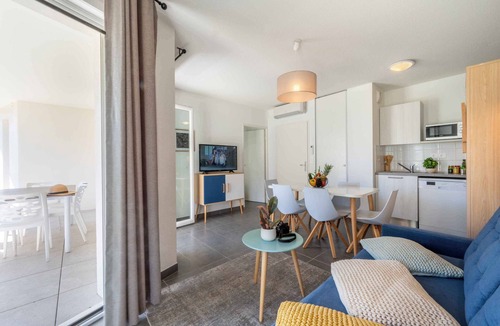 Saint-Mandrier-sur-Mer Condo | À 20m de la plage ! 2 piscines et sauna sur place
