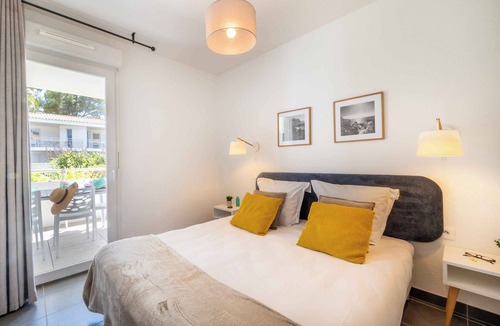 Saint-Mandrier-sur-Mer Condo | À 20m de la plage ! 2 piscines et sauna sur place