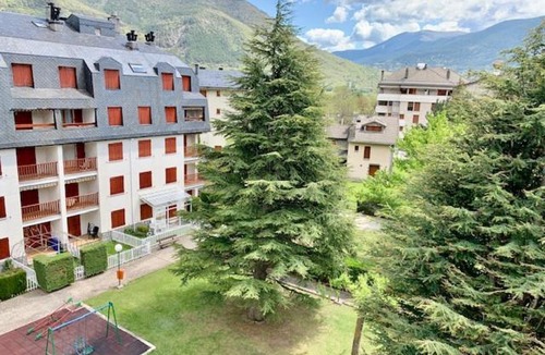 Biescas Apartment | Ático en Biescas con piscina, chimenea y garaje