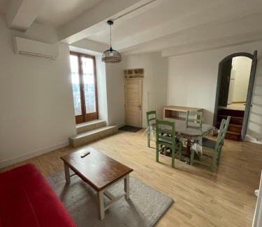 Aubenas Apartment | 1- Appartement climatisé dans le centre historique d Aubenas