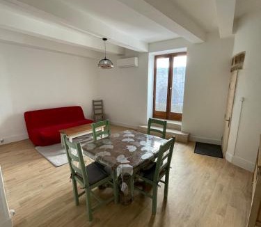 Aubenas Apartment | 1- Appartement climatisé dans le centre historique d Aubenas