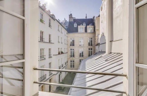 Quartier du Mail Apartment | 1 Bedroom Apartment Close to Latin Quarter