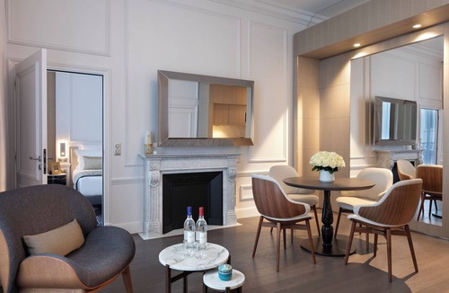 Champs-Elysees Apartment | 1 Bedroom Apartment With Aircon In Champs Elysees