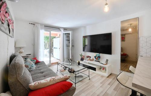 Lunel Apartment | 1 Bedroom Awesome Apartment In Lunel