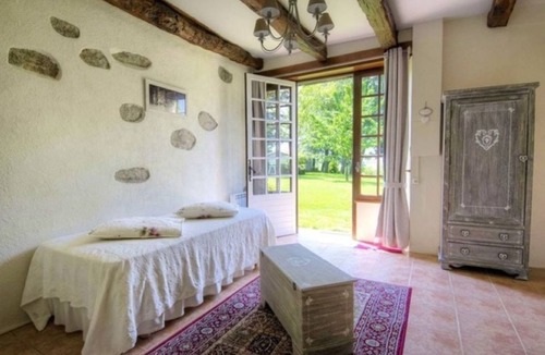 Sonnac Bed & Breakfast | 1 bedroom bed & breakfast in sonnac