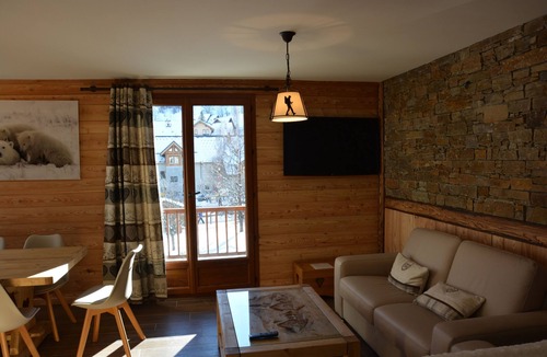 Valloire Apartment | 100 m2 col du Télégraphe 4* for 10 people in the center of Valloire