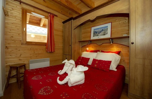 Saint-Francois-Longchamp Apartment | 100m from shops, swimming pool, sauna, balcony, tv, ski locker, 25-27m², Saint-François Longchamp