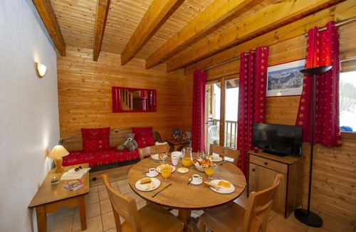 Saint-Francois-Longchamp Apartment | 100m from shops, swimming pool, sauna, balcony, tv, ski locker, 25-27m², Saint-François Longchamp