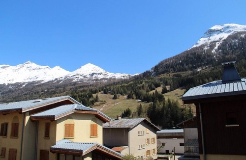 Val Cenis Apartment | 100m from resort center, 1st floor, view mountain, balcony, tv, ski locker, 35m², Val Cenis