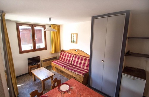 Val Cenis Apartment | 100m from resort center, 1st floor, view mountain, balcony, tv, ski locker, 35m², Val Cenis