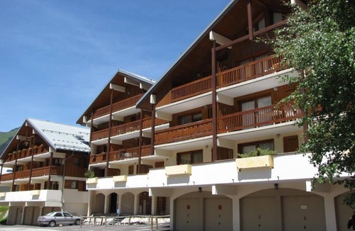 Pralognan-la-Vanoise Apartment | 100m from resort center, 2nd floor, balcony, tv, ski locker, 44m², Pralognan-la-Vanoise