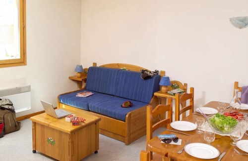 Saint-Jean-d'Arves Apartment | 100m from resort center, fitness, swimming pool, terrace, balcony, parking, tv, ski locker, 26-28m²