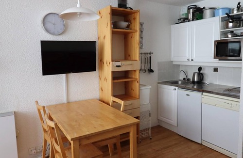 Le Lavachet Apartment | 100m from resort center, 2nd floor, view lake, balcony, tv, ski locker, 21m², Tignes