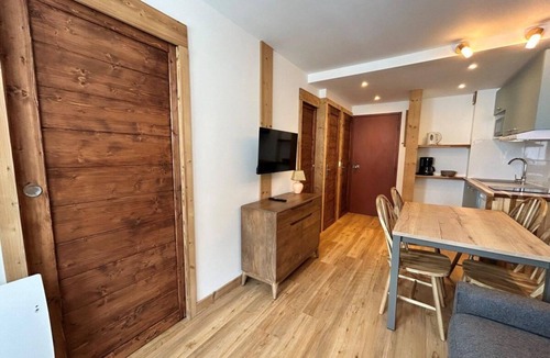 Tignes Apartment | 100m from resort center, 1st floor, balcony, 22m², Tignes
