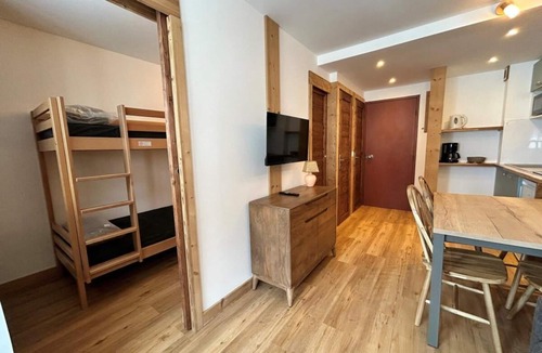 Tignes Apartment | 100m from resort center, 1st floor, balcony, 22m², Tignes