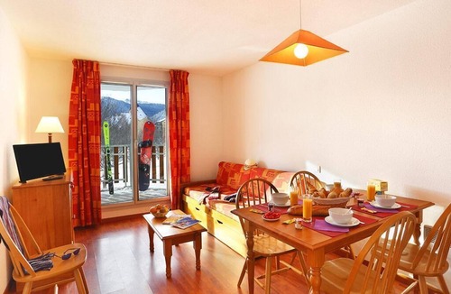 Ax-les-Thermes Apartment | 100m from resort center, swimming pool, sauna, ski locker, 37m², Ax-Les-Thermes