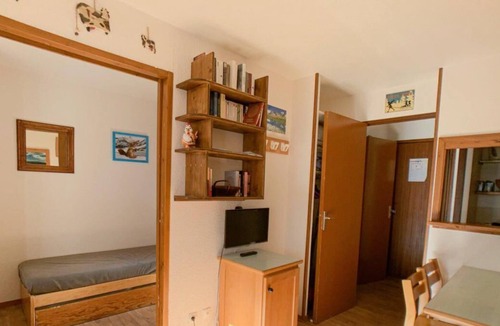 Tignes Apartment | 100m from the ski slopes, 1st floor, terrace, balcony, television, ski locker, 23m², Tignes
