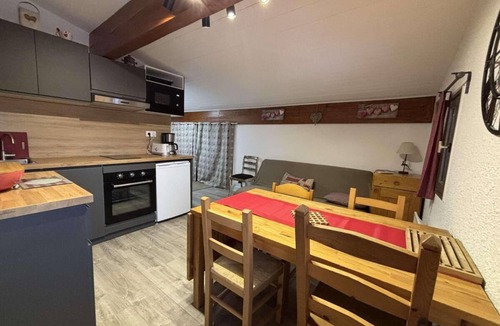 Jeux Apartment | 10m from resort center, 6th floor, tv, ski locker, 27m², Alpe d'Huez