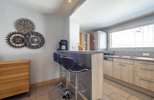 Tignes le Lac Apartment | 10m from resort center, view mountain, fireplace or stove, tv, ski locker, 125m², Tignes