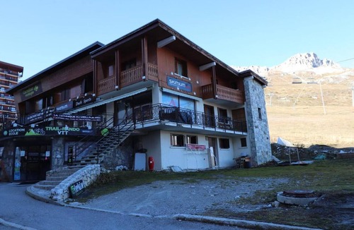 Tignes le Lac Apartment | 10m from resort center, view mountain, fireplace or stove, tv, ski locker, 125m², Tignes