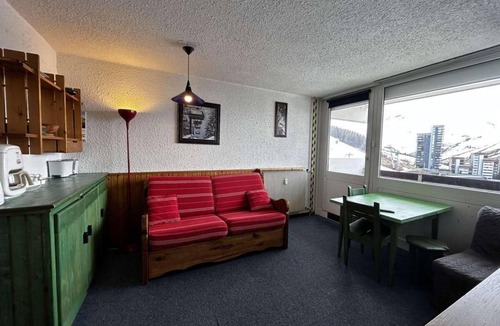 Les Menuires Apartment | 10m from ski slopes, 9th floor, view resort, balcony, ski locker, 21m², Les Menuires