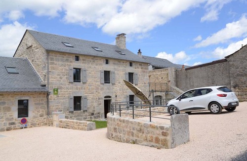 Albaret-le-Comtal House | 110 m² Gîte ∙ 3 bedrooms ∙ 10 guests