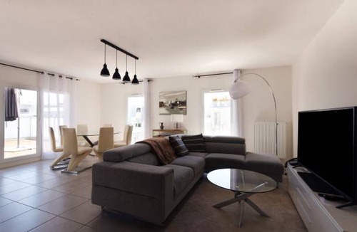 Cenon Apartment | 115 m² Apartment ∙ 4 bedrooms ∙ 4 guests