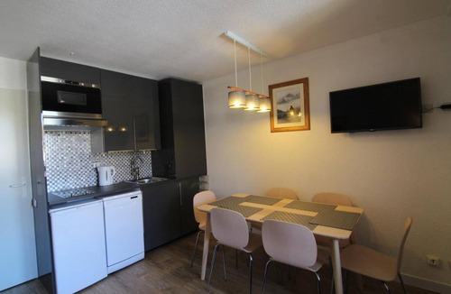 Bergers Apartment | 120m from shops, 1st floor, swimming pool, sauna, balcony, tv, ski locker, 40m², Alpe d'Huez