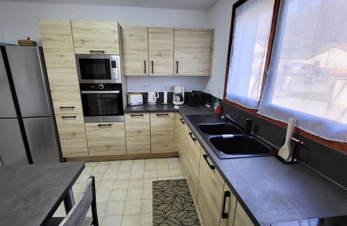 Saint-Laurent-de-Neste House | 13 person family house with large dining table, garden and swimming pool
