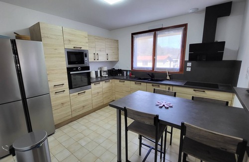 Saint-Laurent-de-Neste House | 13 person family house with large dining table, garden and swimming pool