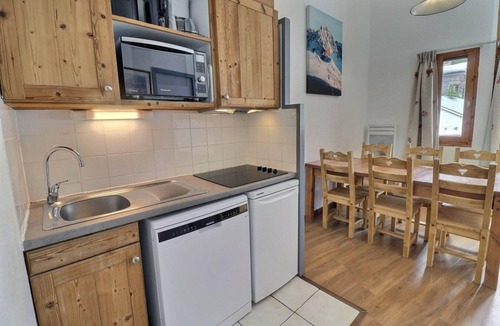 La Perriere Apartment | 150m from resort center, 3rd floor, balcony, ski locker, 40m², La Tania