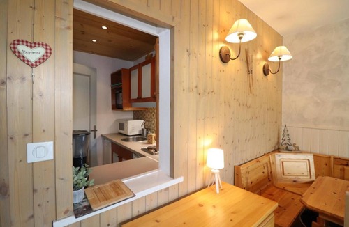 Les Almes Apartment | 150m from resort center, 1st floor, balcony, tv, ski locker, 42m², Tignes