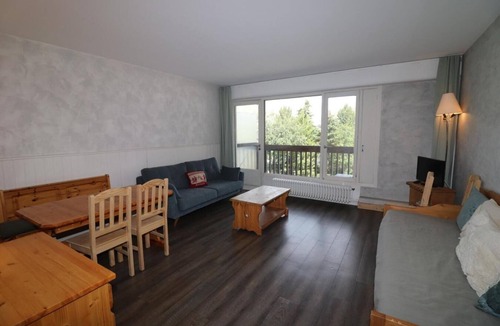 Les Almes Apartment | 150m from resort center, 1st floor, balcony, tv, ski locker, 42m², Tignes