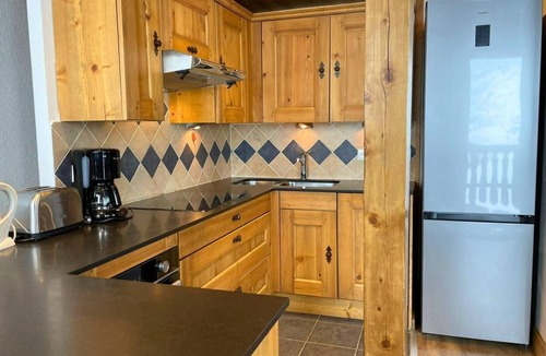 Les Menuires Apartment | 150m from shops, 1st floor, balcony, tv, ski locker, 66m², Les Menuires