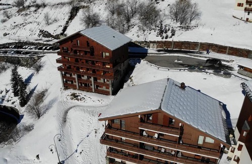 Les Menuires Apartment | 150m from shops, 2nd floor, balcony, tv, ski locker, 34m², Les Menuires
