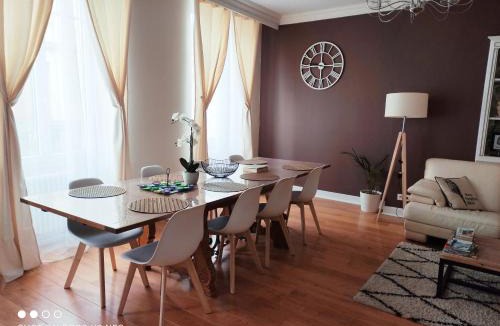 Valence Apartment | 157m2, 4 chambres, 4 salles de bains, 2 WC, 2 parkings en hypercentre