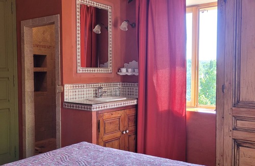 Cabries House | 17th-century Provençal country house with a pool on 4,000 m² of wooded land.